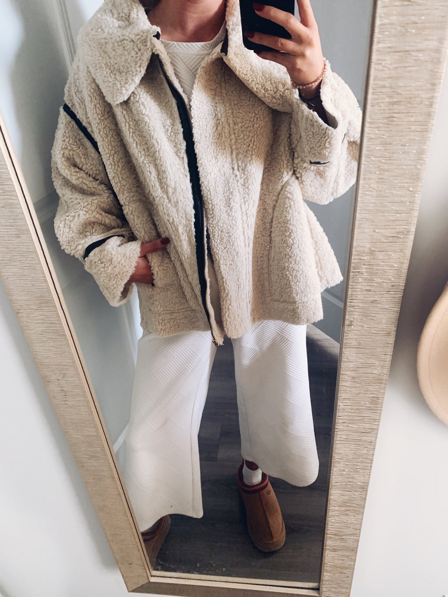 Ann Oversized Sherpa Jacket - Beige