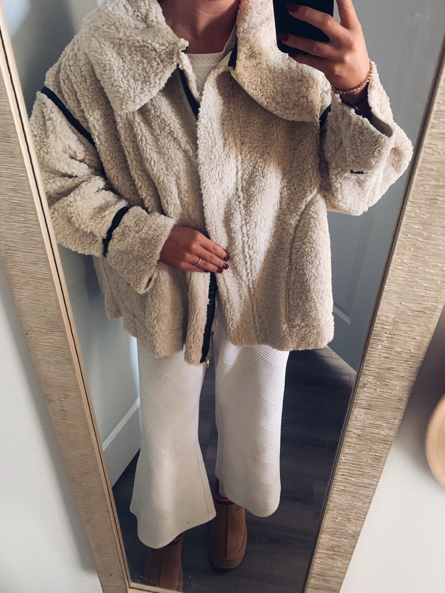 Ann Oversized Sherpa Jacket - Beige